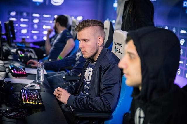 夺冠热门 夺冠热门